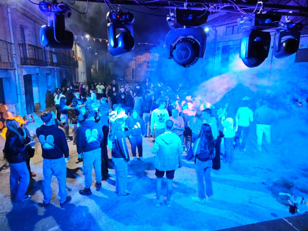 Altavoces profesionales de Discomóvil Project X en fiestas patronales en Sori